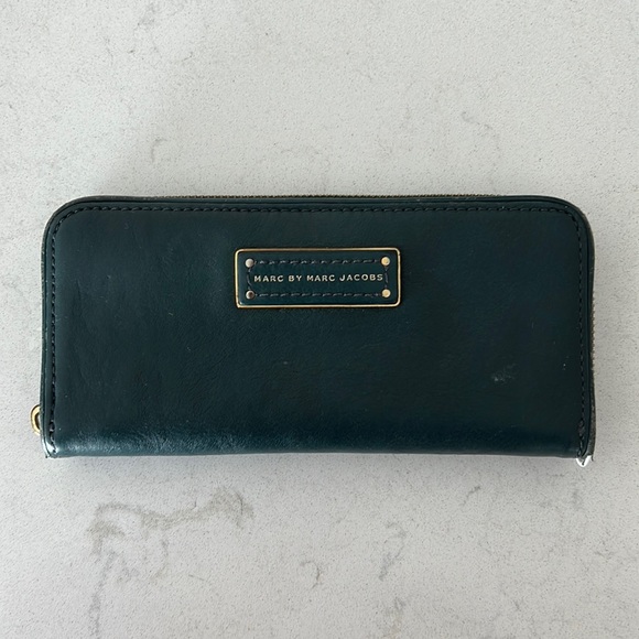 Marc by Marc Jacobs Leather Wallet - OLIVE GREEN - Picture 1 of 10
